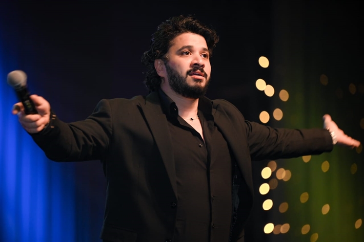 مصطفى حجاج يشعل مسرح البالون بحفل كامل العدد بحضور تامر عبد المنعم وخالد عبد الجليل وعمرو فهمي