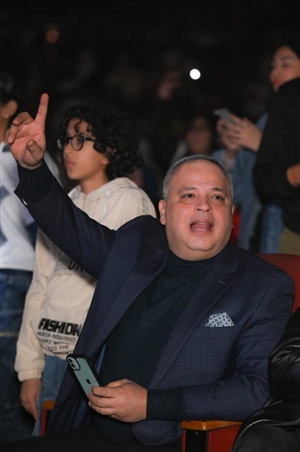 مصطفى حجاج يشعل مسرح البالون بحفل كامل العدد بحضور تامر عبد المنعم وخالد عبد الجليل وعمرو فهمي