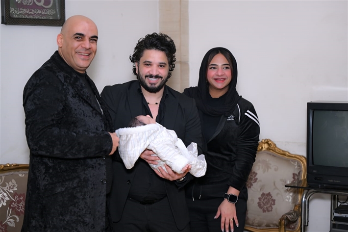 مصطفى حجاج يشعل مسرح البالون بحفل كامل العدد بحضور تامر عبد المنعم وخالد عبد الجليل وعمرو فهمي