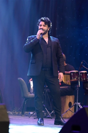 مصطفى حجاج يشعل مسرح البالون بحفل كامل العدد بحضور تامر عبد المنعم وخالد عبد الجليل وعمرو فهمي