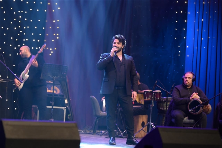 مصطفى حجاج يشعل مسرح البالون بحفل كامل العدد بحضور تامر عبد المنعم وخالد عبد الجليل وعمرو فهمي