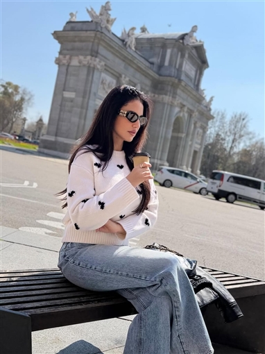 درة تمضي إجازة العيد في إسبانيا جولة في شوارع ومعالم مدريد الشهيرة