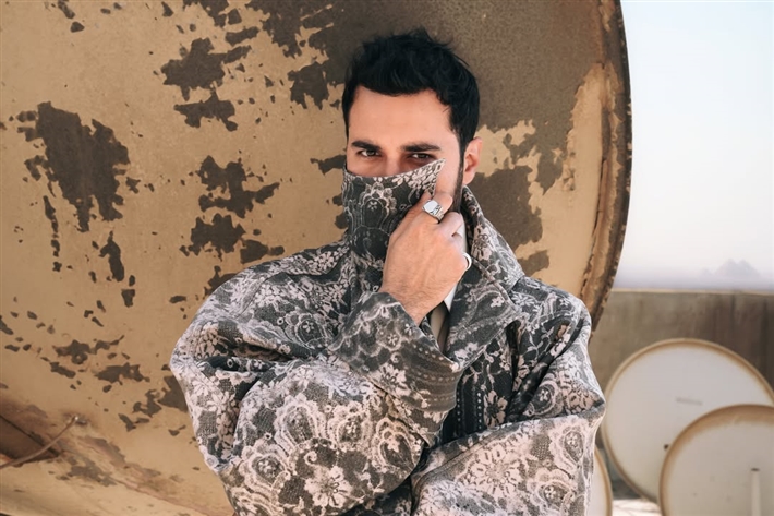 من فوق السطوح ... أحمد حاتم في جلسة تصوير جديدة