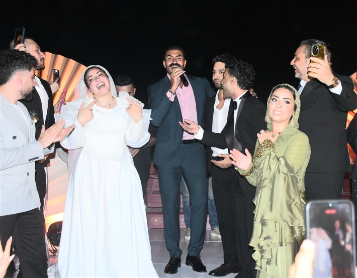خالد سليم يغني في حفل زفاف ابنة الفنان صبحي خليل