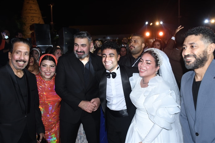 ياسر جلال بين العروسين
