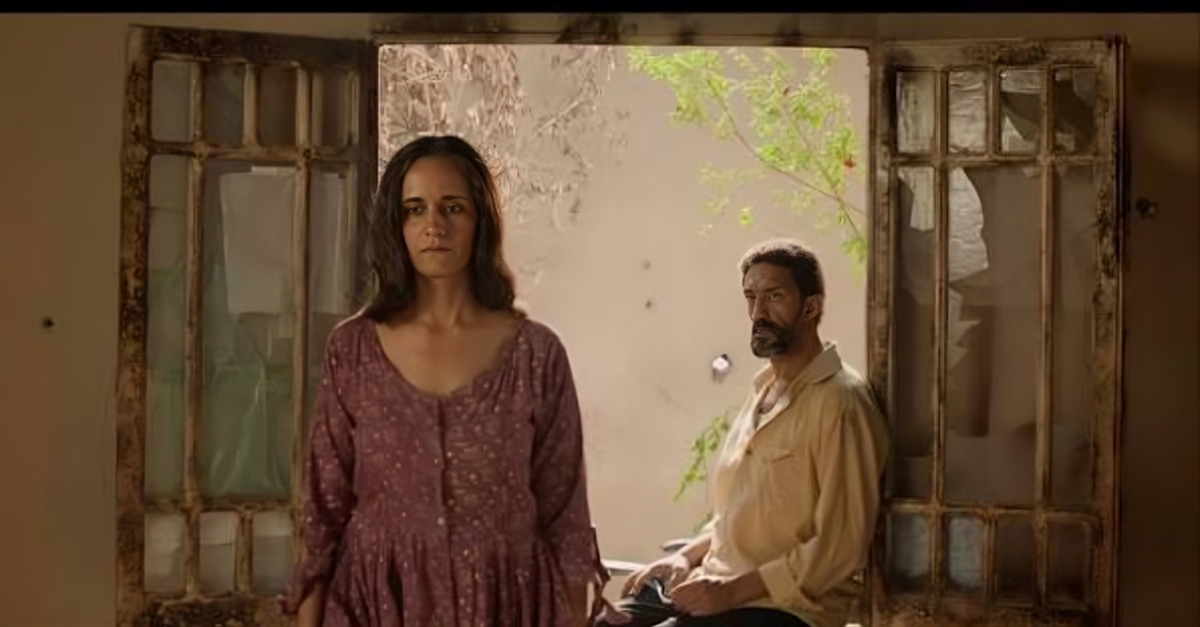 ريم حجاب وخالد كمال في مشهد من فيلم "نهار عابر"