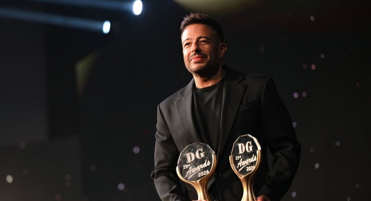 محمد حماقي يتسلم جايزتي أفضل مطرب وأفضل ألبوم