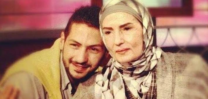 عمرو سمير مع والدته ماجدة عاصم