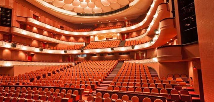 مسارح الدولة إما بلا عروض أو الحضور ينحصر في فئات من المقتدرين ماديا