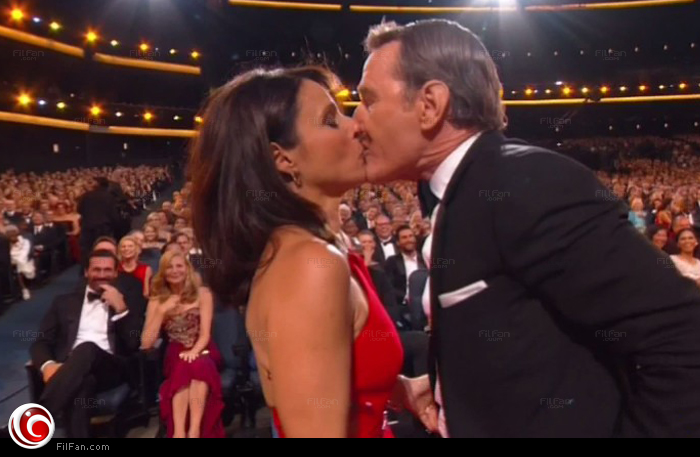 قُبلة برايان كرانستون الصادمة لجوليا لوي درايفس