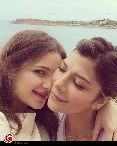 أصالة مع ابنتها &quot;شام&quot; في اليونان