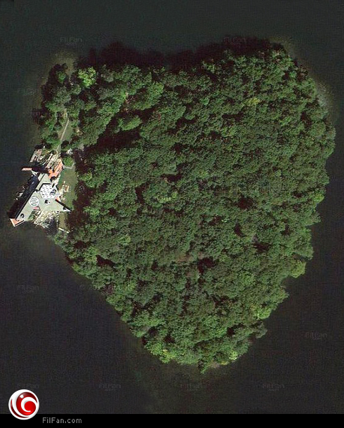 الجزيرة التي اشترتها أنجلينا لبراد بيت