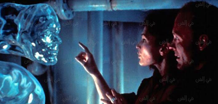 إد هاريس وماري إليزابيث في The Abyss