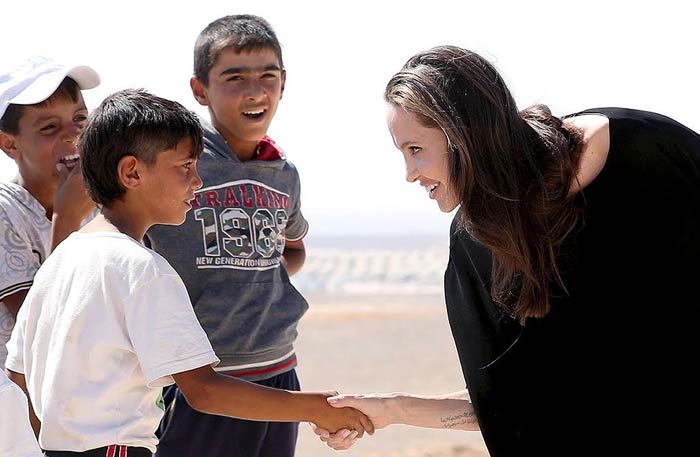 انجلينا جولي في مخيم الأزرق لزيارة اللاجئين السوريين
