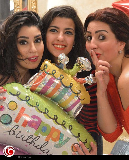 وفاء وآيتن عامر مع إحدى الصديقات