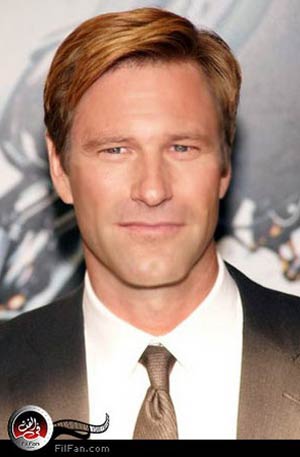 بطل الفيلم وآرون إيكهارت