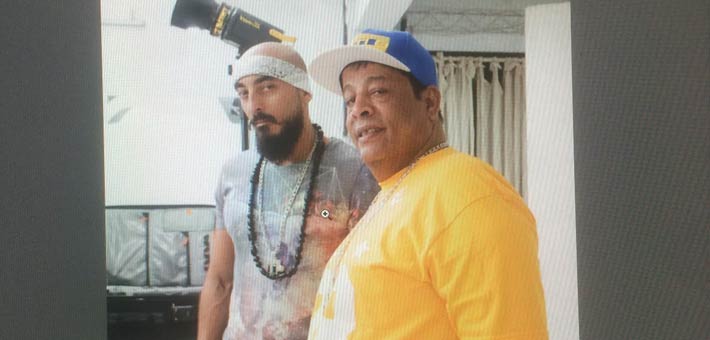 عبد الباسط حمودة وحسام الحسيني أثناء تسجيل أغنية فيلم &quot;الجيل الرابع&quot;