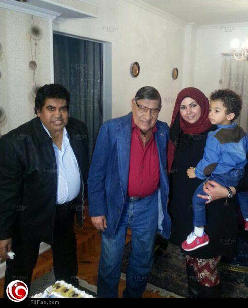 أحمد عدوية وابنته وردة وحفيدة ياسين مع مفيد فوزي