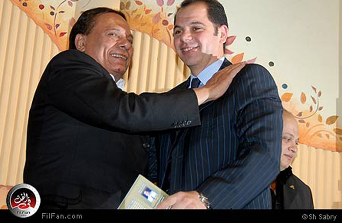 النجم الكبير عادل إمام يتلقى تهنئة نجله المخرج رامي إمام