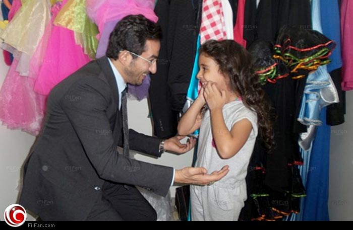 أحمد حلمي والطفلة نور عثمان 