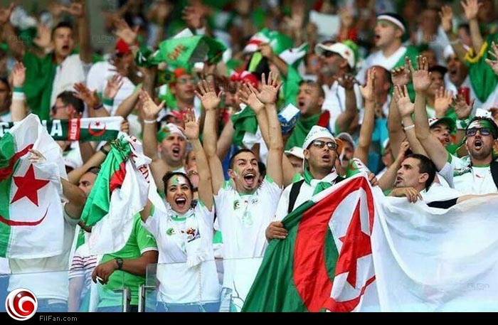فريق الجزائر عقب تأهله للدور الـ 16 في مونديال 2014