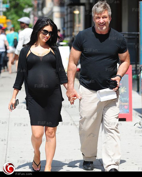 أليك بولدوين وزوجته هيلاريا 