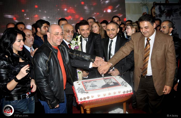 كريم محسن وتامر حسني يقطعان تورتة "كل الكلام" مع الحضور
