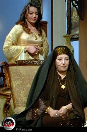 الفنانة سميرة عبد العزيز في مشهد من مسلسل &quot;الرحايا&quot;