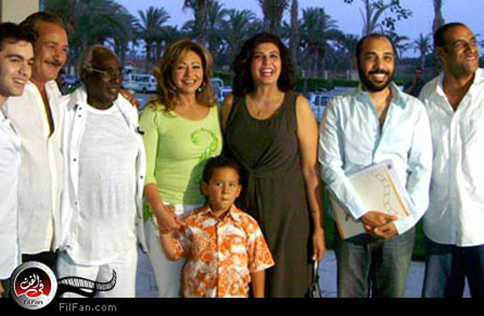 فريق عمل الفيلم مع المخرج علي إدريس - تصوير : محمد ممدوح