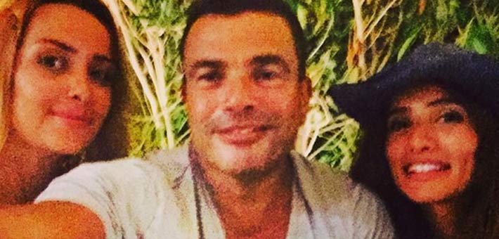 زينة وشقيقتها ياسمين مع عمرو دياب من الساحل الشمالي