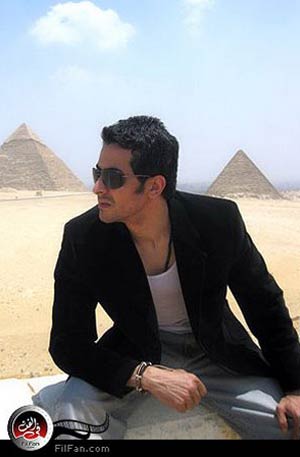 المطرب الشاب أيمن معروف