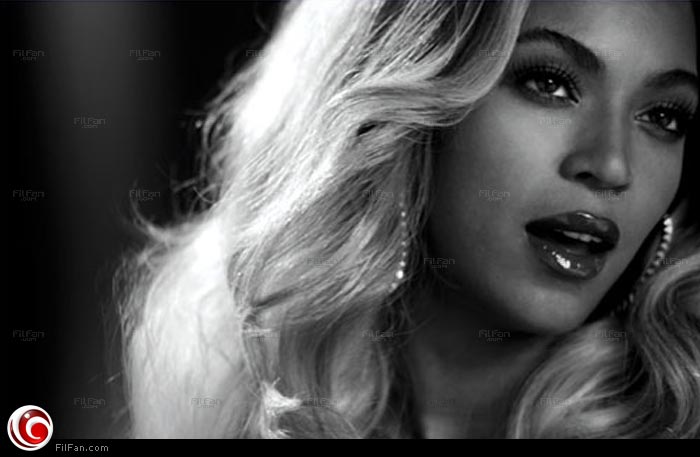 بيونسيه تغني مع الفتاة الصغيرة على المسرح