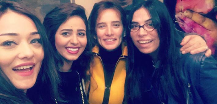 رنا سماحة مع زينة وراندا البحيري وفريال يوسف في كواليس &quot;بوابة جهنم&quot;