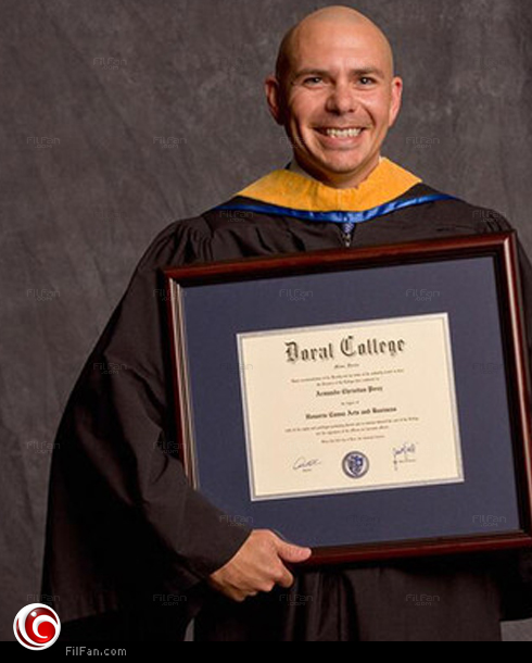 بيتبول مع الدكتوراه الفخرية