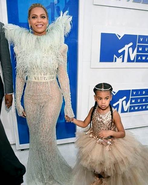 بيونسيه وابنتها