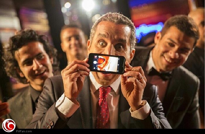 يقدم شفرات، ولكن من نوع آخر