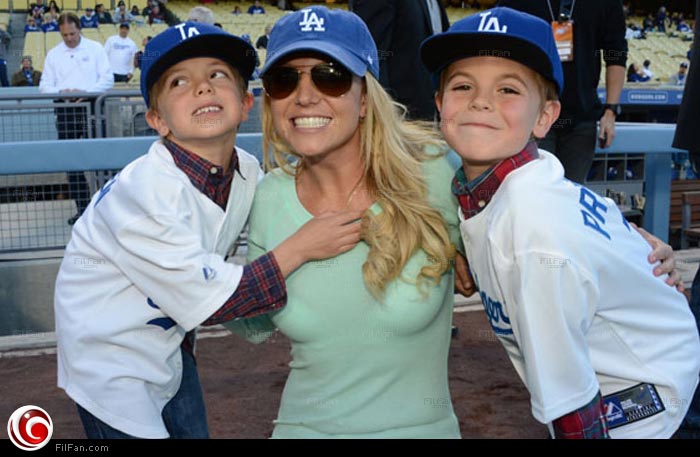 بريتني سبيرز مع طفليها