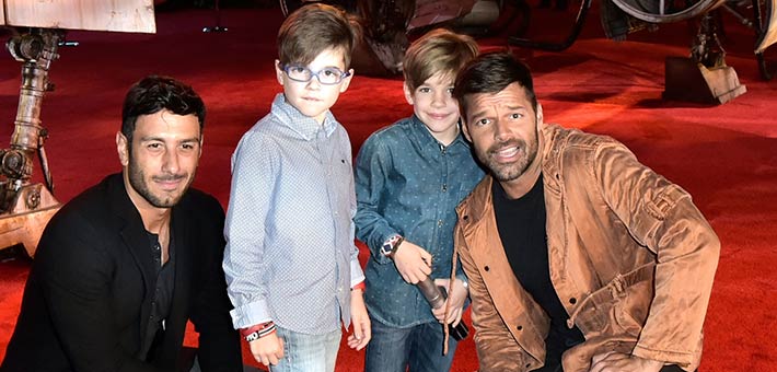 ريكي مارتن مع عائلته