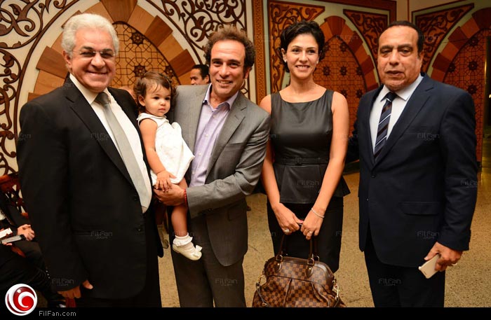 بسمة وعمرو يتوسطا حمدين صباحي ومحمد العدل