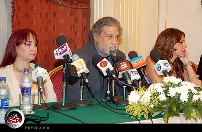 المخرج محسن أحمد بين بطلات المسلسل