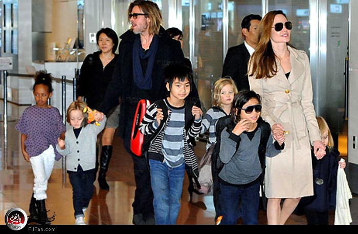 أنجلينا جولي وبراد وبيت وأطفالهما