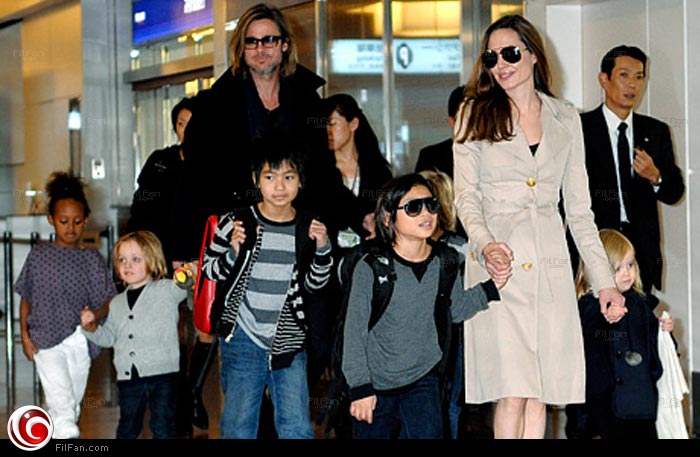 أنجيلينا جولي وبراد بيت وأبنائهم