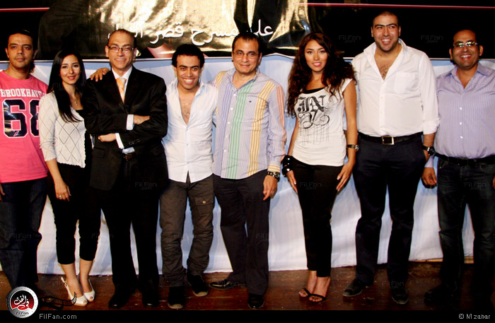 زيزي مع أسرة مسرحية &quot;براكسا&quot;