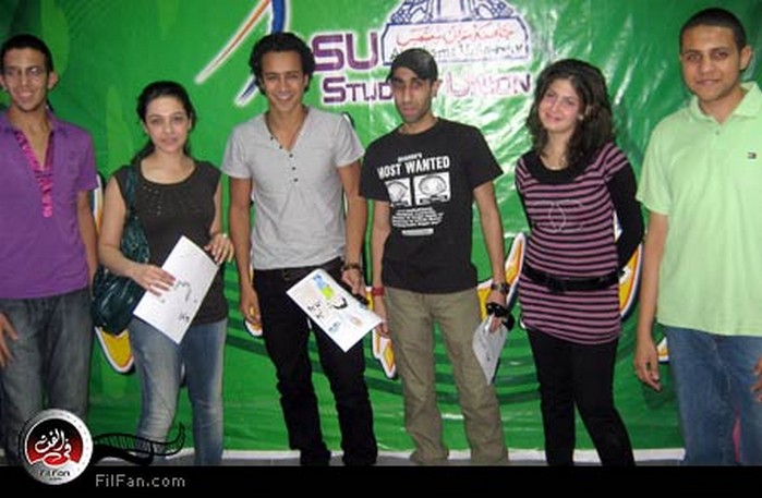 أبطال الفيلم مع فريق عمل البرنامج