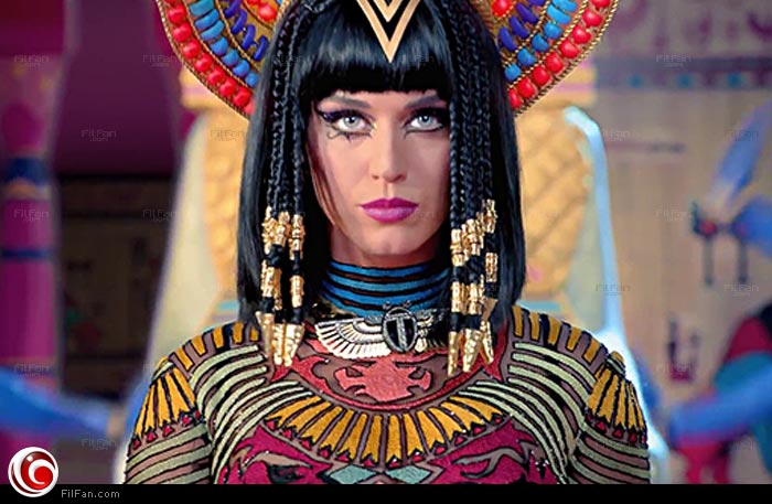 كاتي بيري في كليب Dark Horse