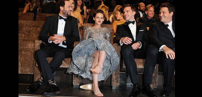 كريستين ستيوارت حافية القدمين في مهرجان &quot;فينيسيا&quot;