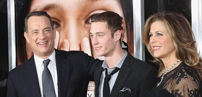 توم هانكس مع نجله وزوجته