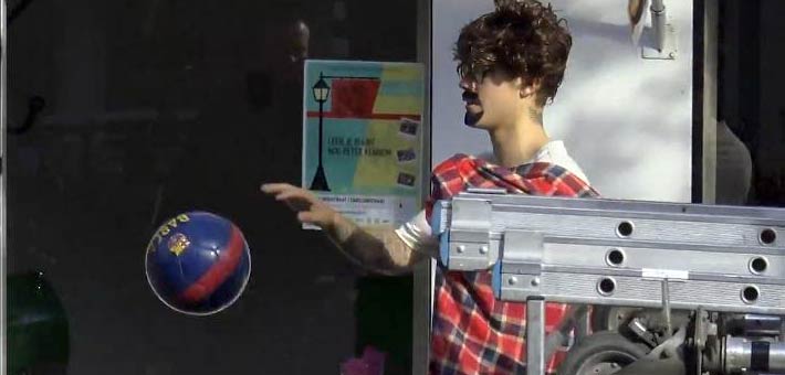 جستين بيبر متنكر في هولندا