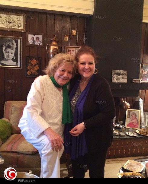 دلال عبد العزيز مع نادية لطفي في منزلها