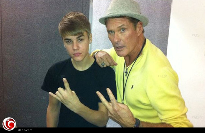 ديفيد هاسلهوف مع جستين بيبر بكواليس إحدى جولاته الفنية 